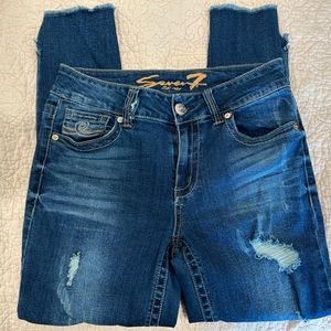 NWOT Seven7 distressed skinny ankle jean